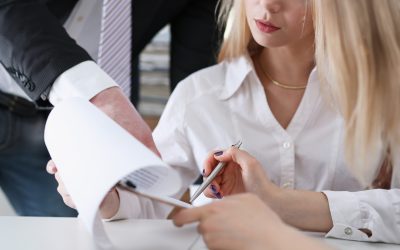 Claves para redactar y revisar contratos laborales o de servicios